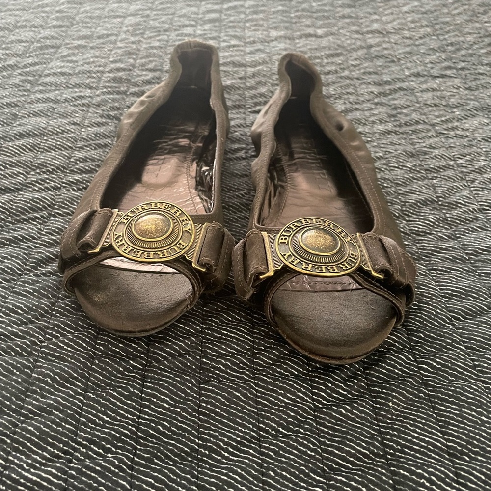 Burberry Army Green Peep Toe Flats with Logo Medallion Design